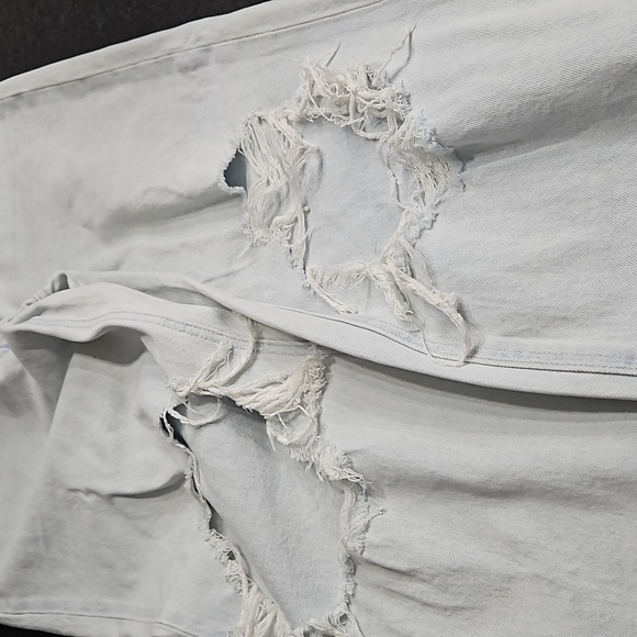 Distressed Light denim - Picture 3 of 5